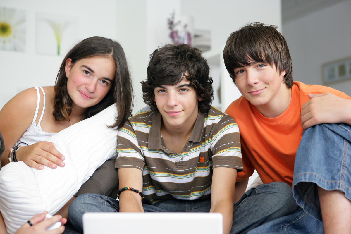 L’adolescence : des différences de rythme en filles et garçons